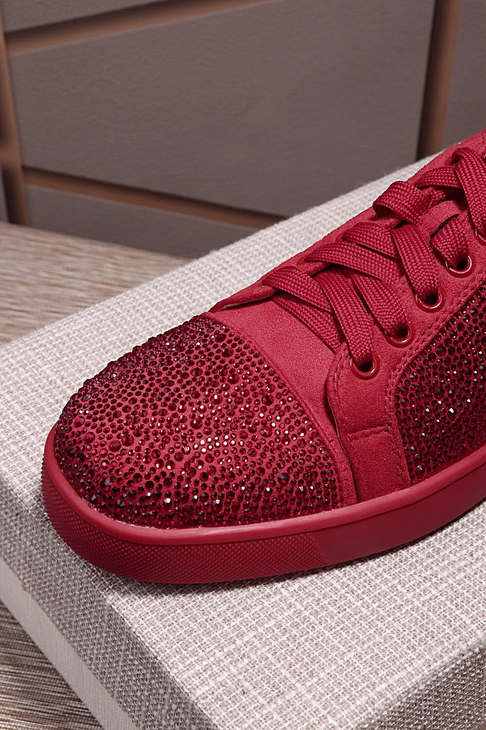 Ex-factory price 440. christian louboutin (CL red sole shoes) counter hot diamond series, casual sneakers for couples 📢 📢 📢 exclusive hot style release 🎈🎈💪 movable latex feet 👻 finished outsole line [satisfied] 😝Female 35-40# Male 38#-46, global supply😝 [Top version]: original imported cowhide frosted upper, top original leather lining, original molded TPU outsole, original 1:1 detail processing, original shoe last, large quantity available from stock,